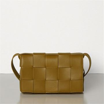 BOTTEGA VENETA 578004VMAY37733 女士芥末色 CASSETTE 手袋