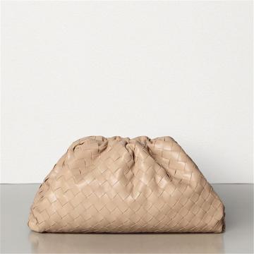 BOTTEGA VENETA 576175VCPP02752 女士杏仁色 THE POUCH 手拿包  