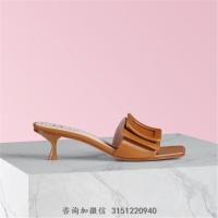 Roger Vivier RVW62631090BSSS405 女士米黄色 Covered Buckle Mules in Patent Leather