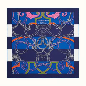 HERMES H003685S 女士靛蓝色 “国家马术指导条纹版”90厘米方巾