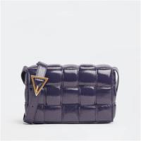 BOTTEGA VENETA 591970V13Y15023 女士葡萄色 加衬 Cassette 斜挎包