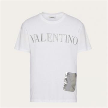 VALENTINO XV3MG10V84N0BO 男士白色 金属质感银色口袋和 Valentino Embossed T恤