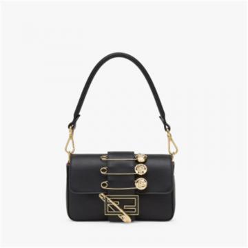 FENDI 8BS066AJT6F0KUR 女士黑色 Baguette 迷你手袋