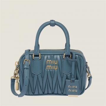 MIUMIU 5BB123 女士海蓝色 Matelassé 软羊皮顶部提手式手袋