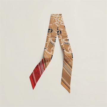 HERMES H062978S 女士鎏金米色拼红色“金质马刺bandana” Twilly小丝巾
